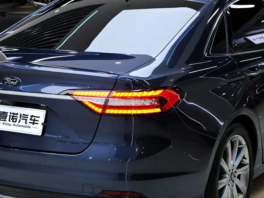 FORD TAURUS