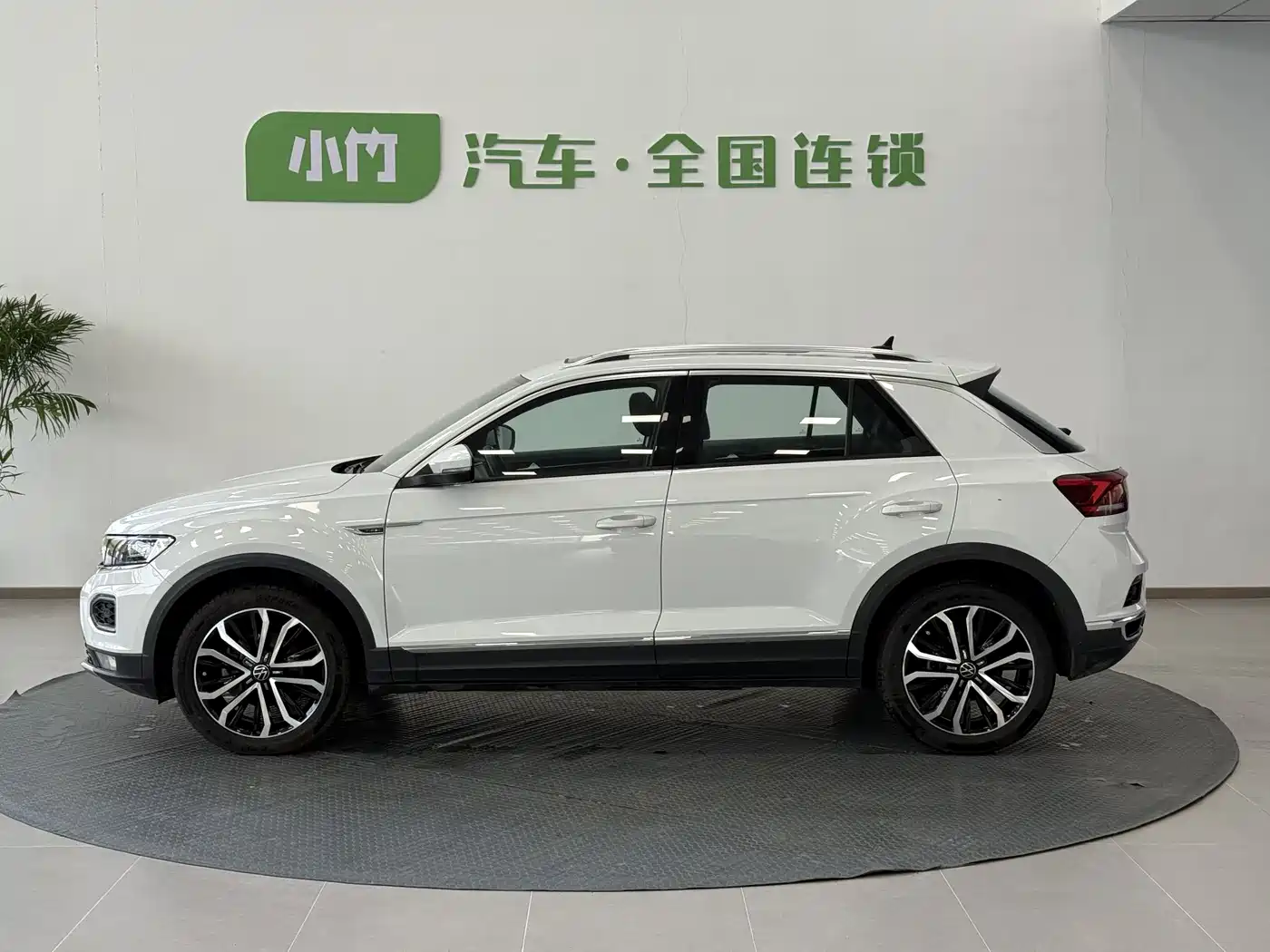 Volkswagen T-ROC 2021 Facelift 280TSI DSG 4WD Luxury Smart Connect Edition фото 3