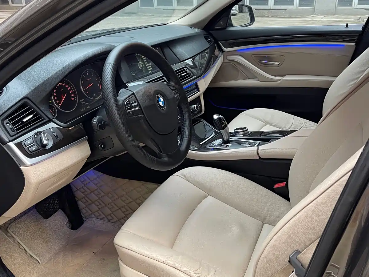 BMW 5 Series 2013 525Li Luxury фото 4
