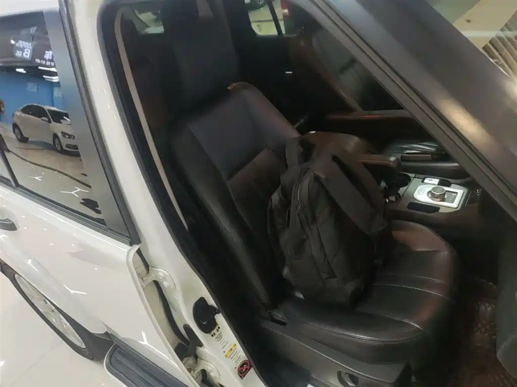 Land Rover Discovery 2015 3.0 SC V6 SE фото 25