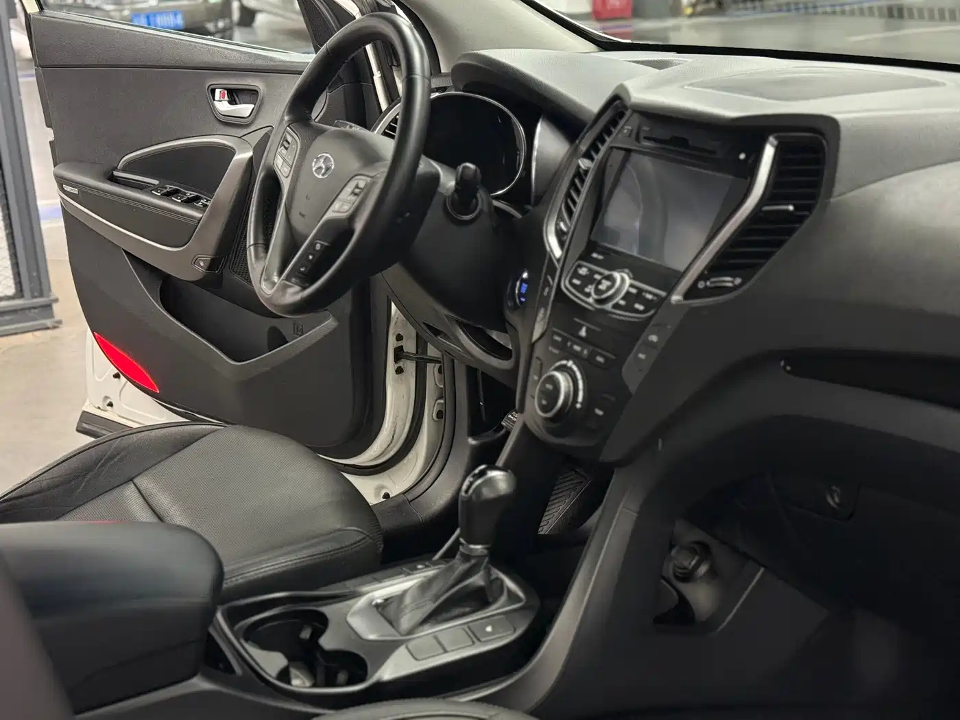 Hyundai Grand Santa Fe 2014 2013 3.0L 7-Seater 4WD Comfort Edition