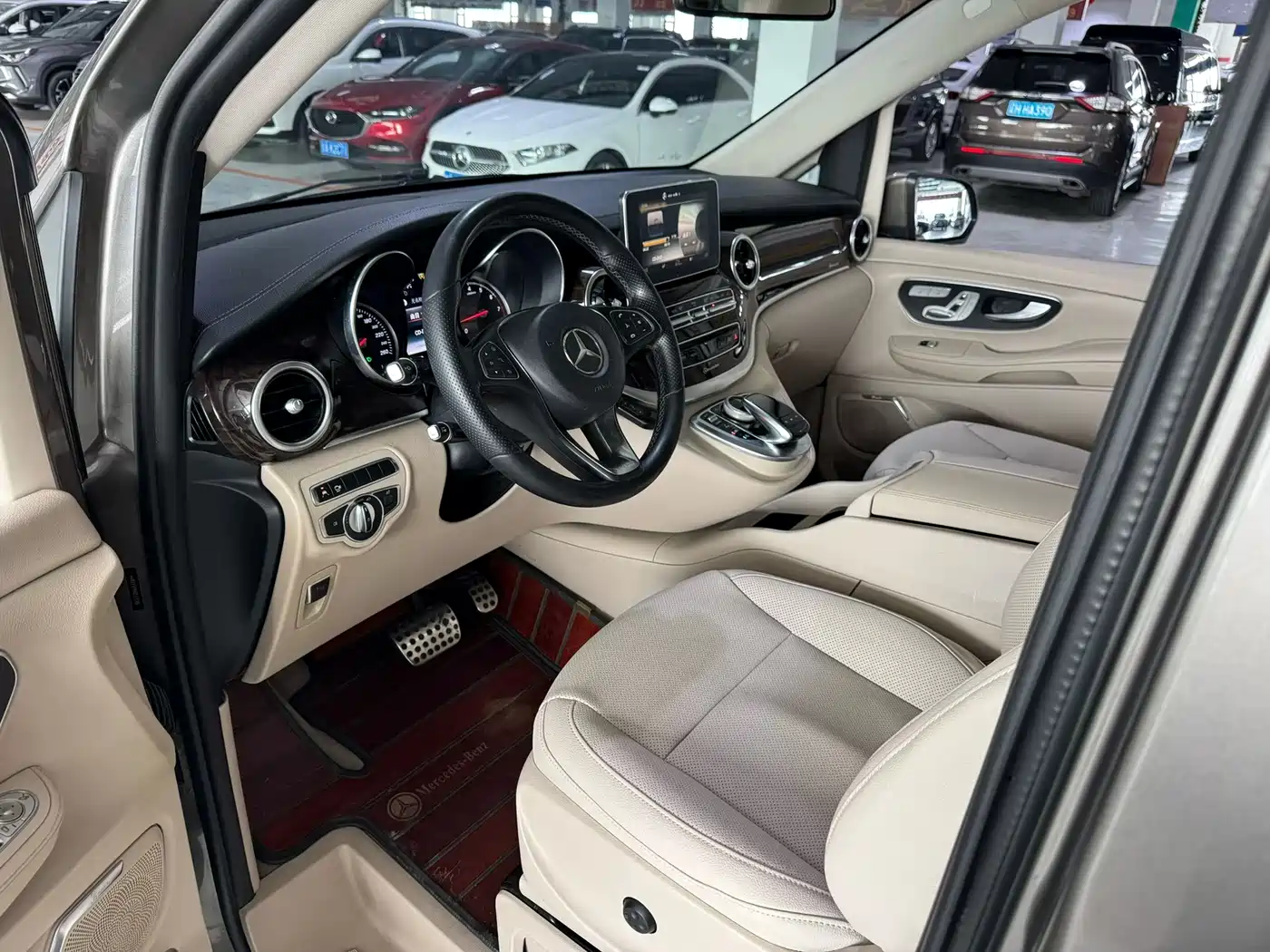 Mercedes-Benz V-Class 2017 Model V 260 Premium Edition фото 7