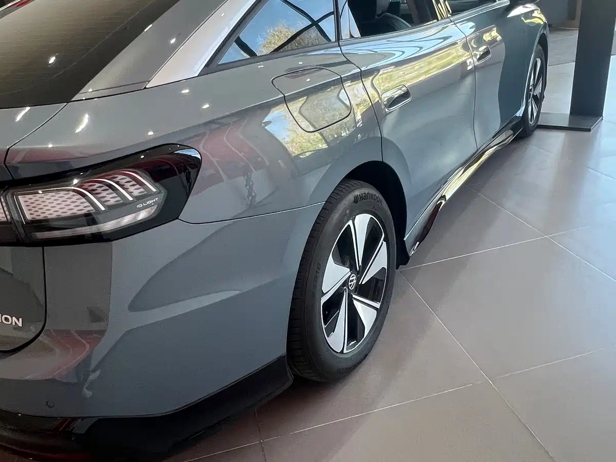 VOLKSWAGEN ID.7 VIZZION