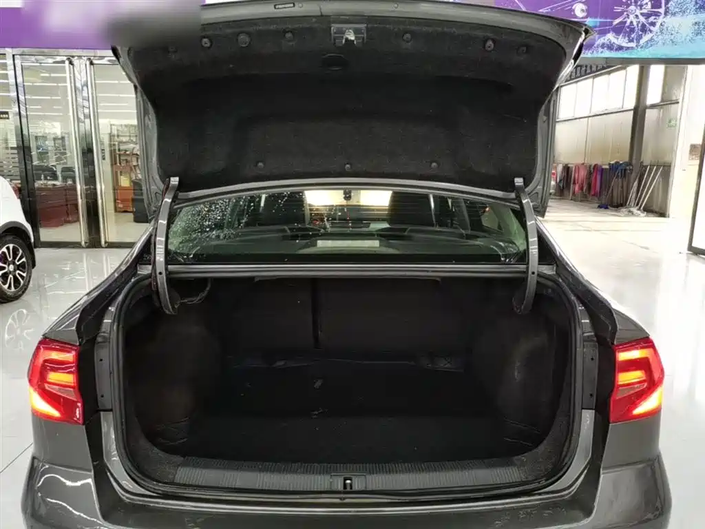 Volkswagen Bora 2016 Model 1.6L Automatic Comfort фото 19