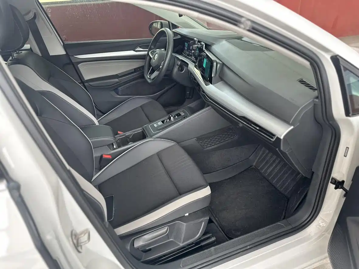 Volkswagen Golf 2023 280TSI DSG Pro фото 13