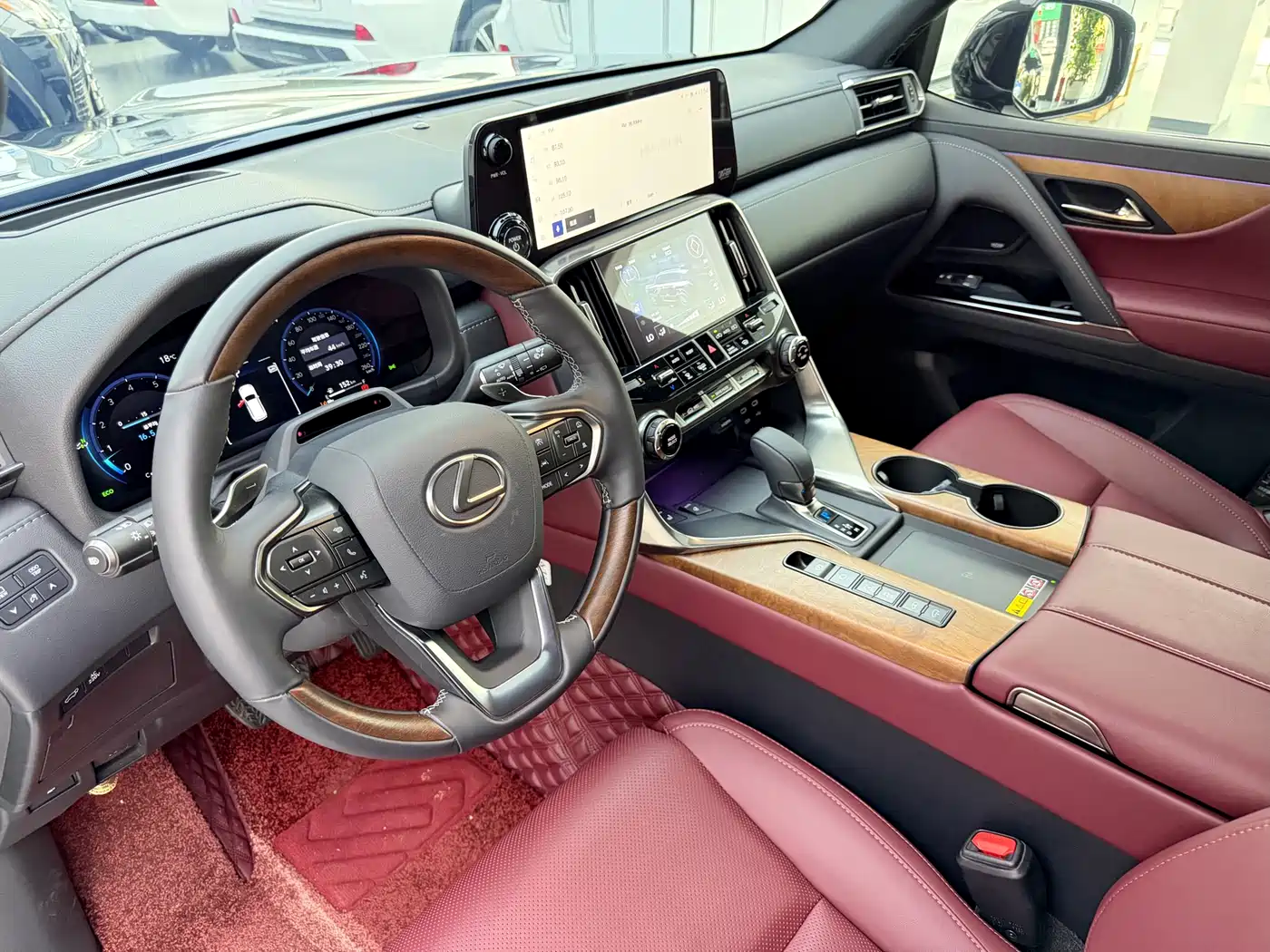 Lexus LX 2025 700h Boundary Edition фото 13
