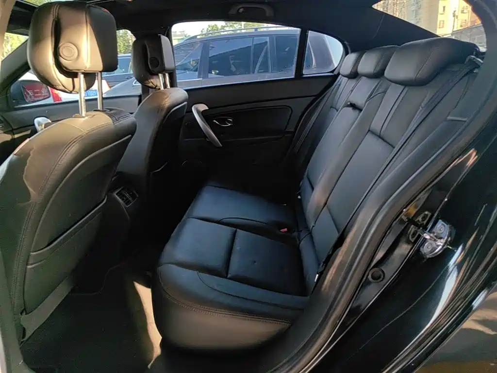 Renault Latitude 2016 2013 Facelift 2.0L CVT Luxury Edition