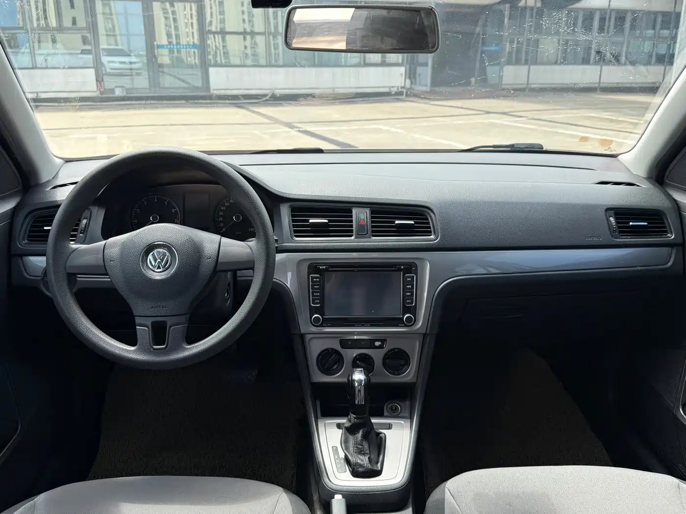 Volkswagen Lavida Tour 2013 1.6L Automatic Trend Style фото 4