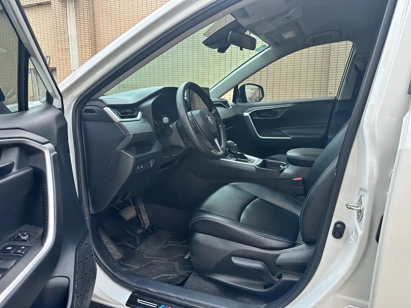 Toyota RAV4 Rongfang 2022 2.0L CVT 2WD Urban Edition фото 9