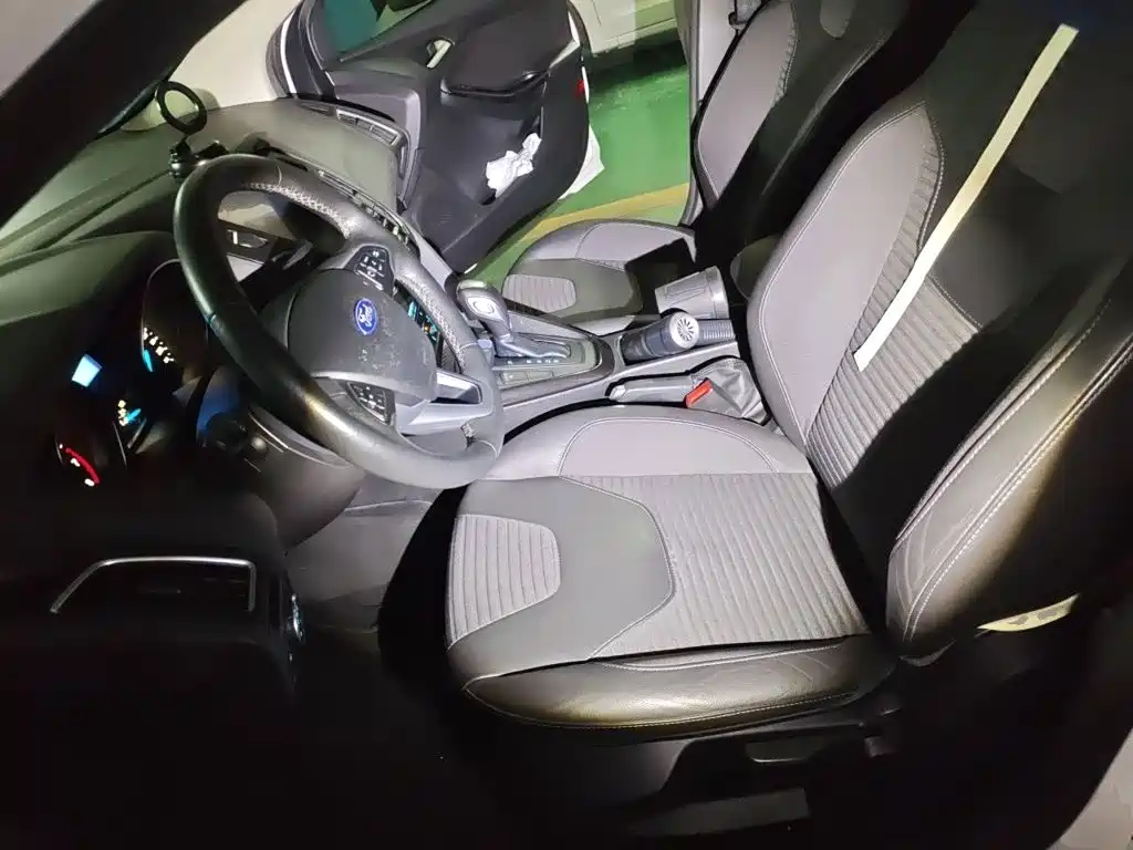 Photo 11 - Ford Focus
