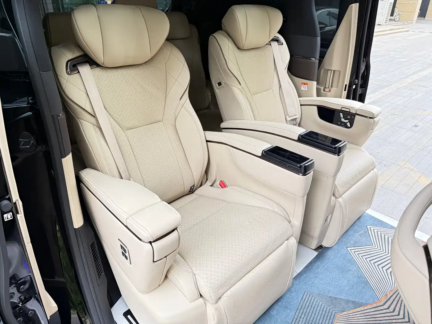 Toyota Alphard 2024 Hybrid 2.5L Prestige Edition фото 10