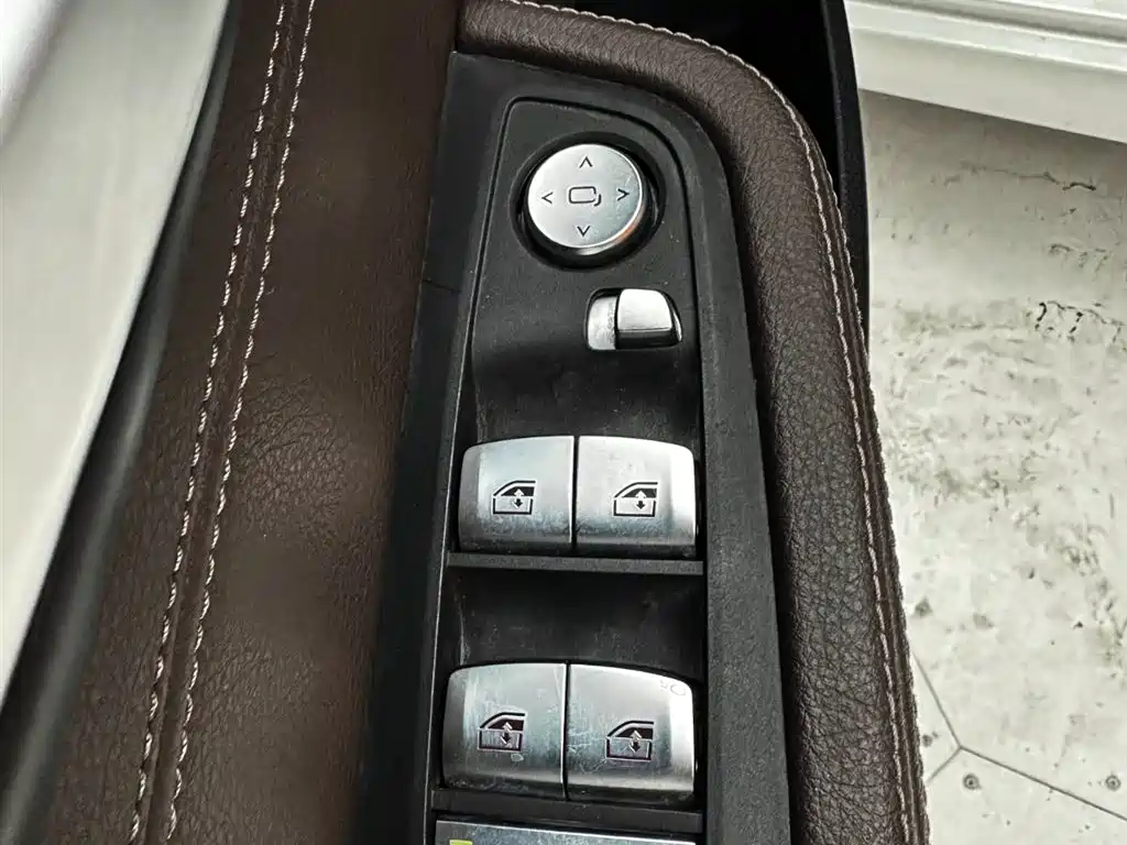 BMW 1 Series 2021 120i M Sport Shadow Edition фото 16