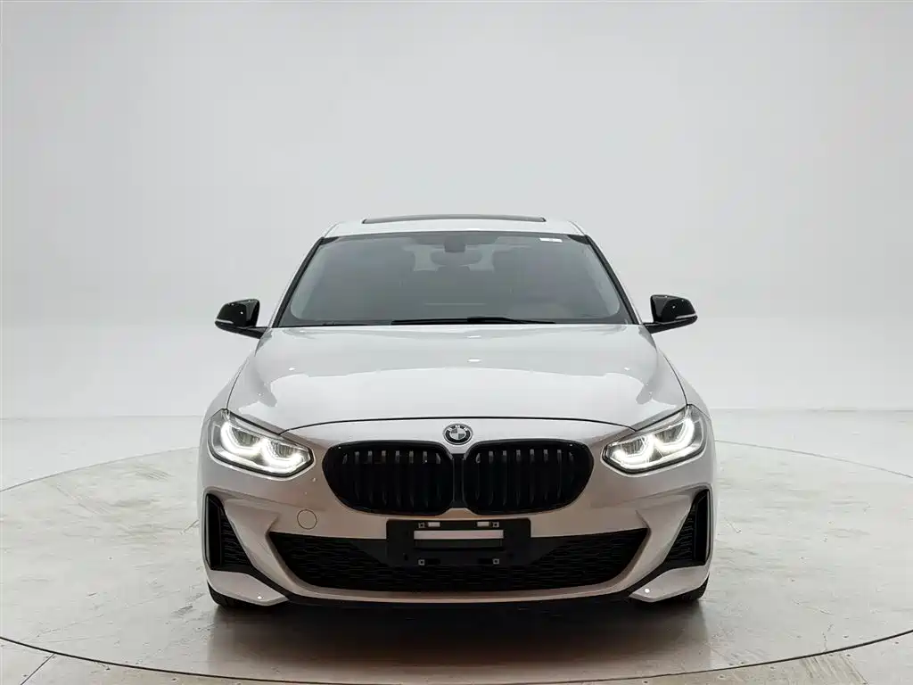 BMW 1 Series 2021 120i M Sport Shadow Edition фото 2