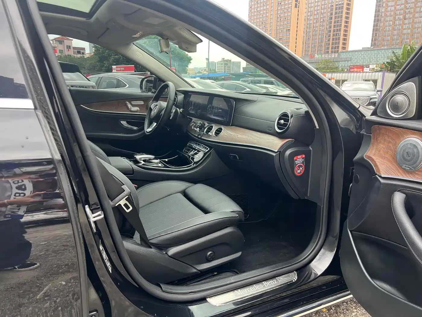 Mercedes-Benz E-Class 2016 E 200 L фото 16
