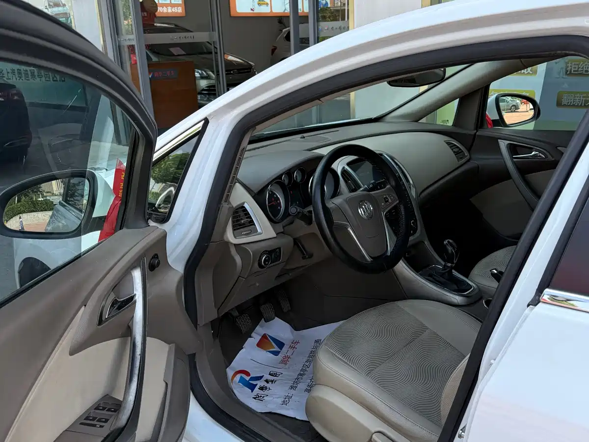 Buick Excelle 2013 Model GT 1.6L Manual Progressive фото 4