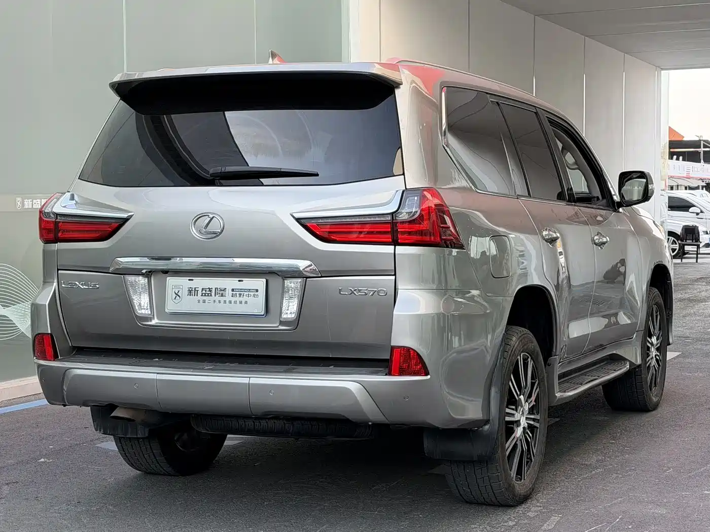 Lexus LX 2016 570 Luxury Premium Edition фото 4