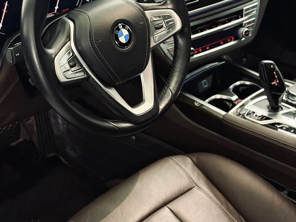 BMW 7 Series 2016 730Li Leading фото 29