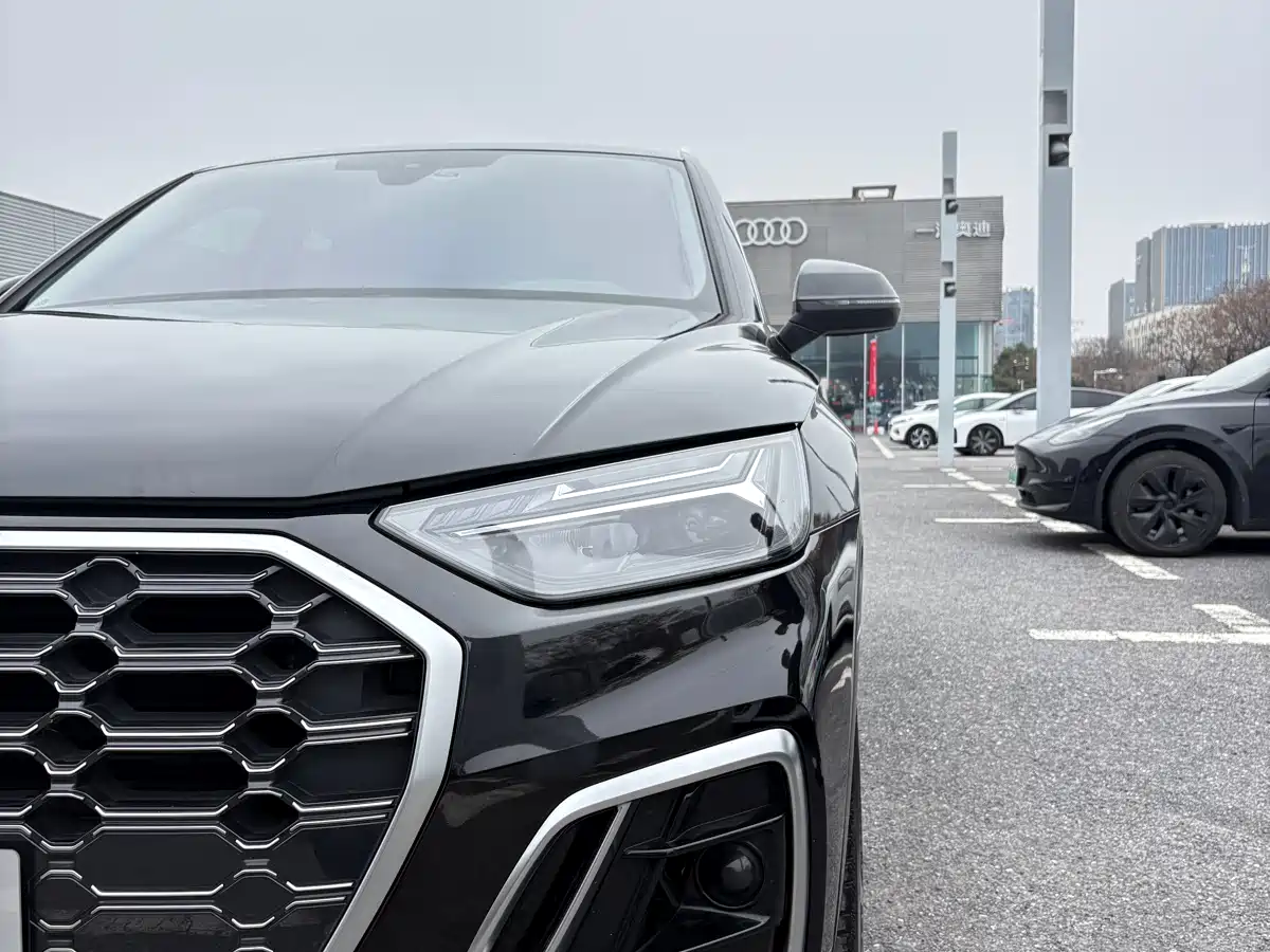 Audi Q5L 2022 40T Luxury Dynamic фото 10
