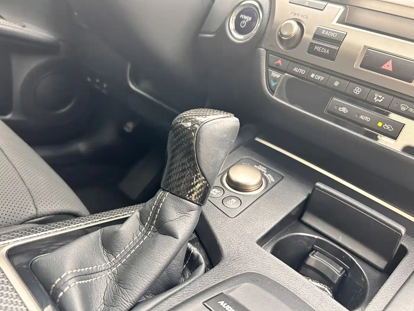 Lexus ES 2015 300h Comfort Edition фото 11