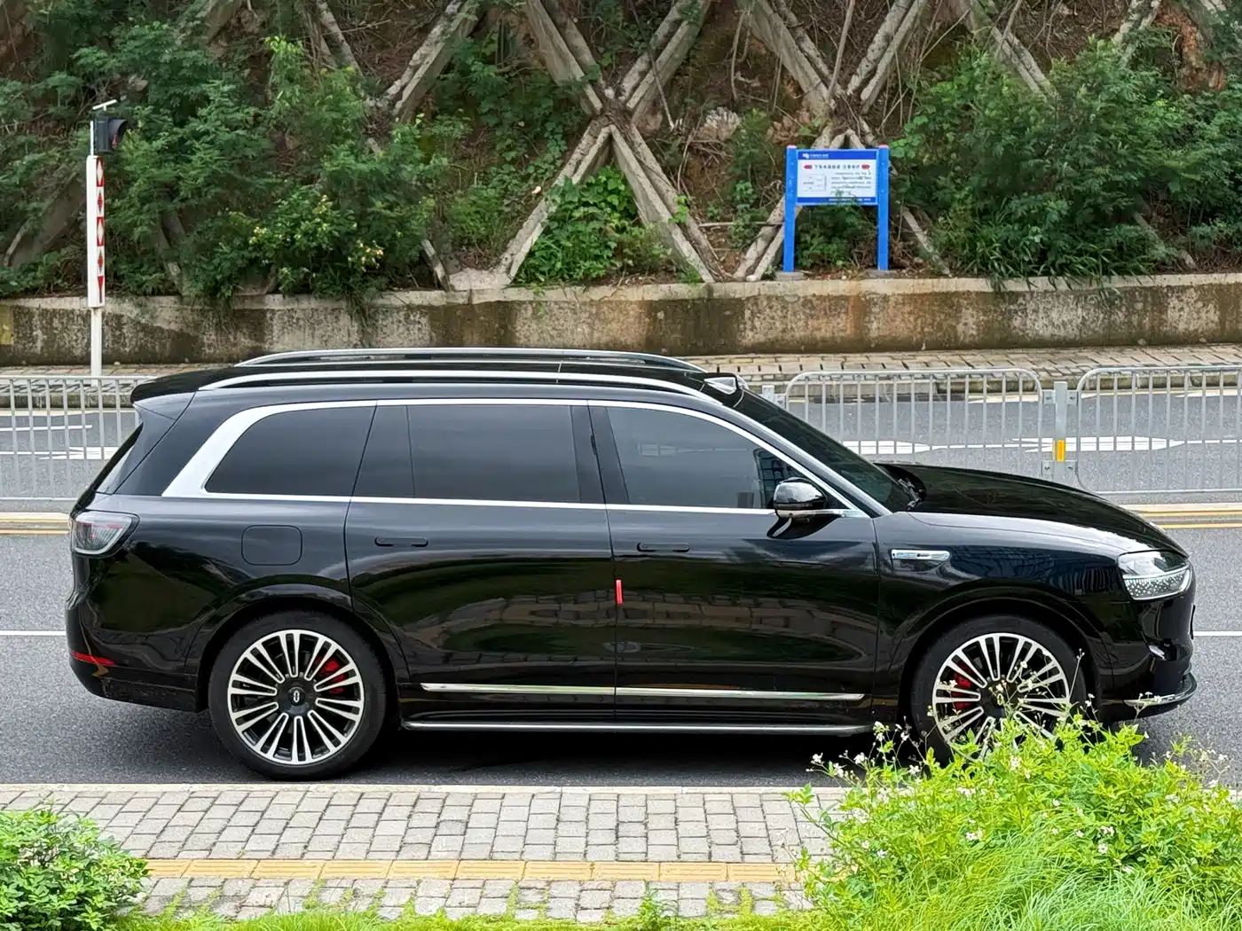 AITO Wenjie AITO M9 2024 Extended Range Ultra 42kWh 6-Seater фото 5