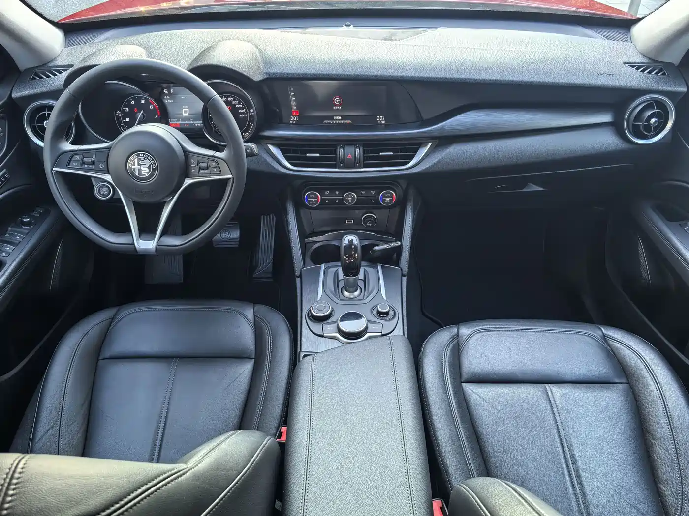 Alfa Romeo Stelvio 2018 2017 2.0T 200HP Luxury Edition