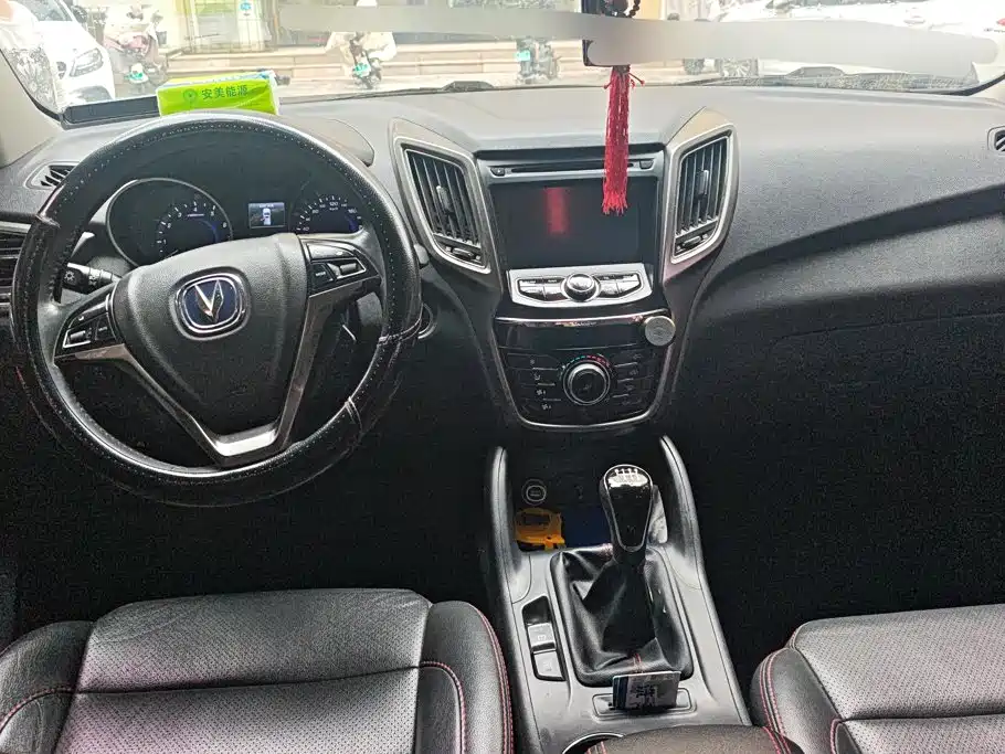 Фото 12 - Changan CS75