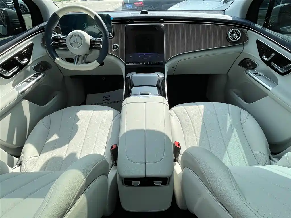 MERCEDES-BENZ EQE SUV