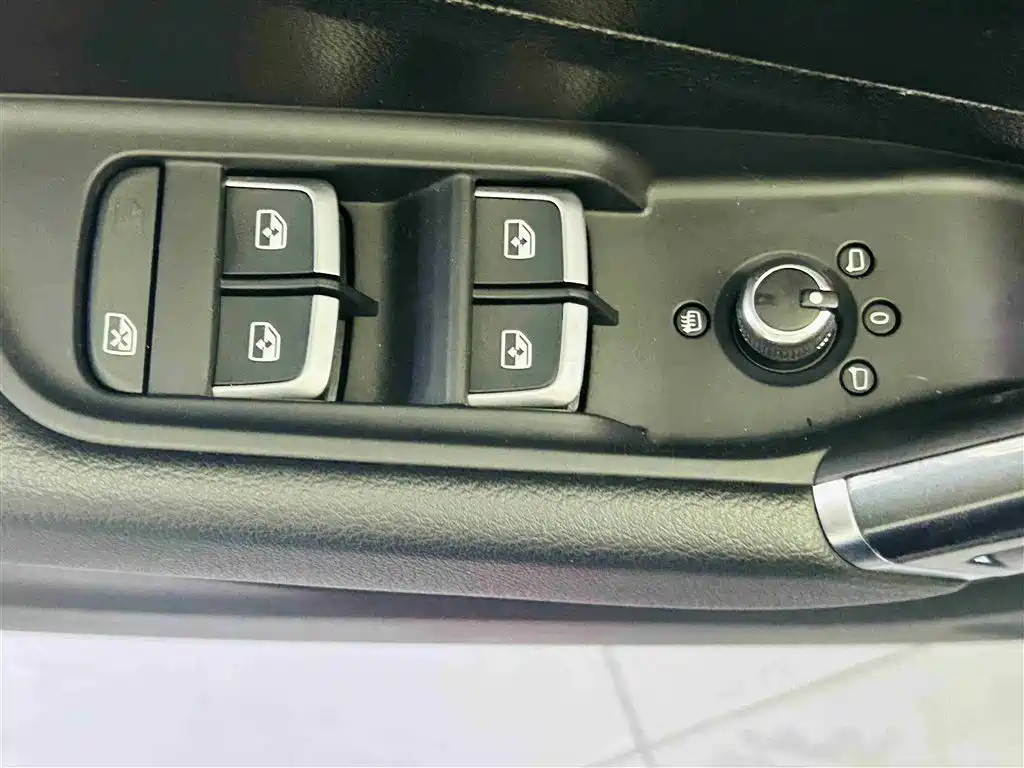 AUDI Q2L E-TRON