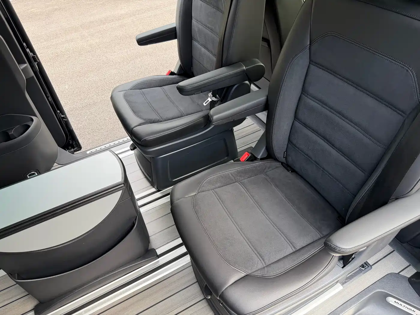 Volkswagen Multivan 2019 2019 2.0TSI 4WD Premium 7-seater
