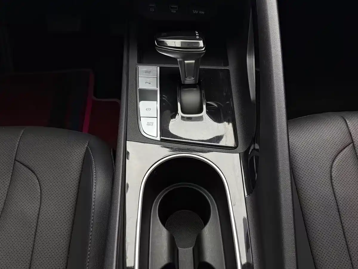 Hyundai Elantra 2022 1.5L CVT GLX Elite Edition фото 14