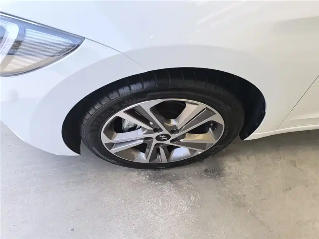 Hyundai Elantra 2016 Model 1.6L Automatic Smart Elite фото 23