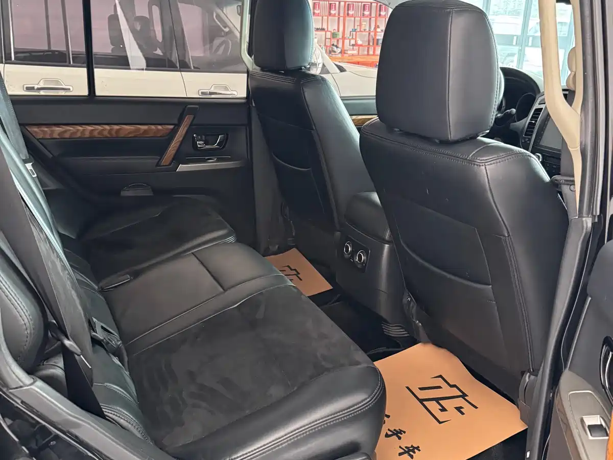 Mitsubishi Pajero (Import) 2019 3.0L Auto Standard Version фото 7