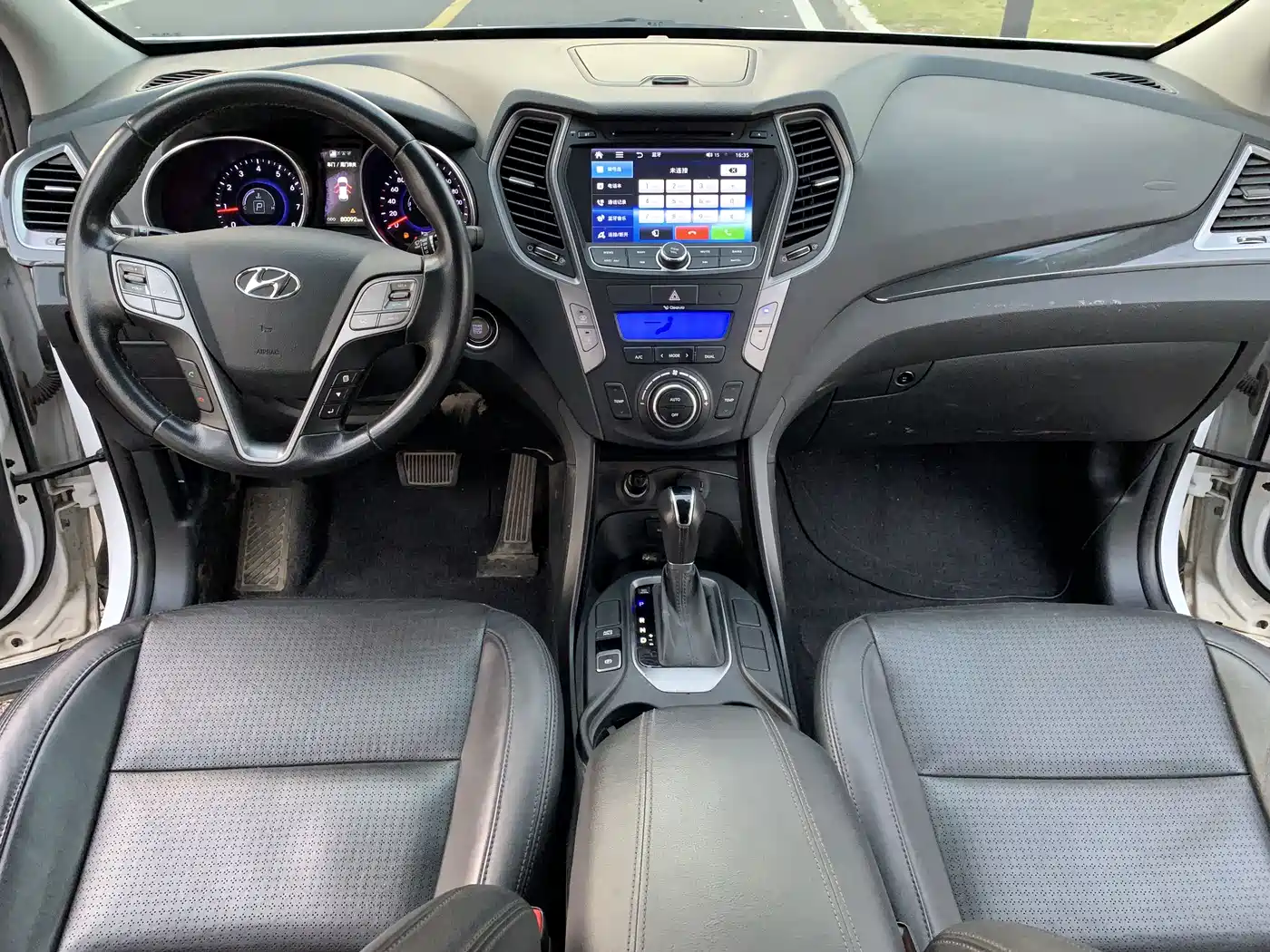 Hyundai Santa Fe 2015 2.4L Automatic 4WD Smart 5-seater фото 8