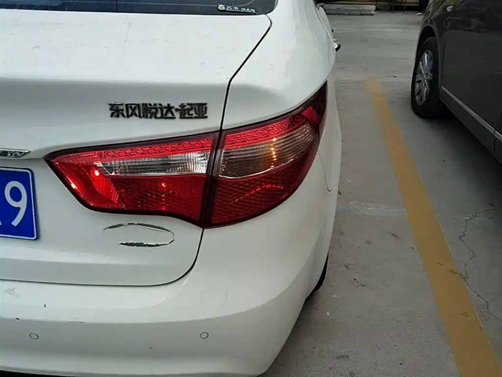 Kia K2 2012 Sedan 1.4L AT GLS Commemorative Edition фото 8