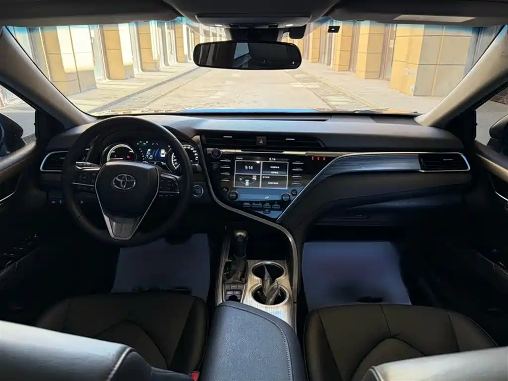 Toyota Camry 2018 Hybrid 2.5HG Luxury Edition фото 8