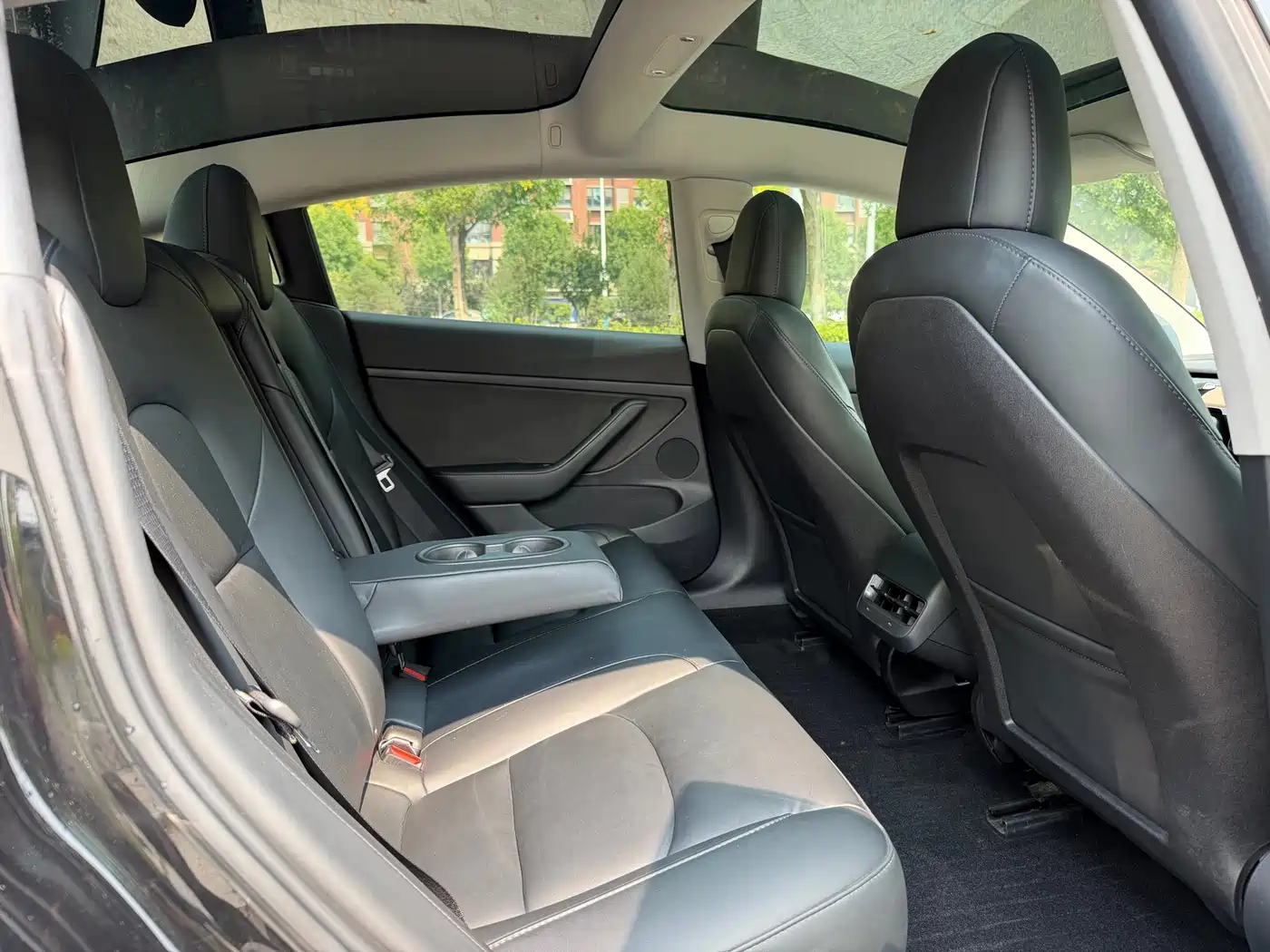 Фото 11 - Tesla Model 3