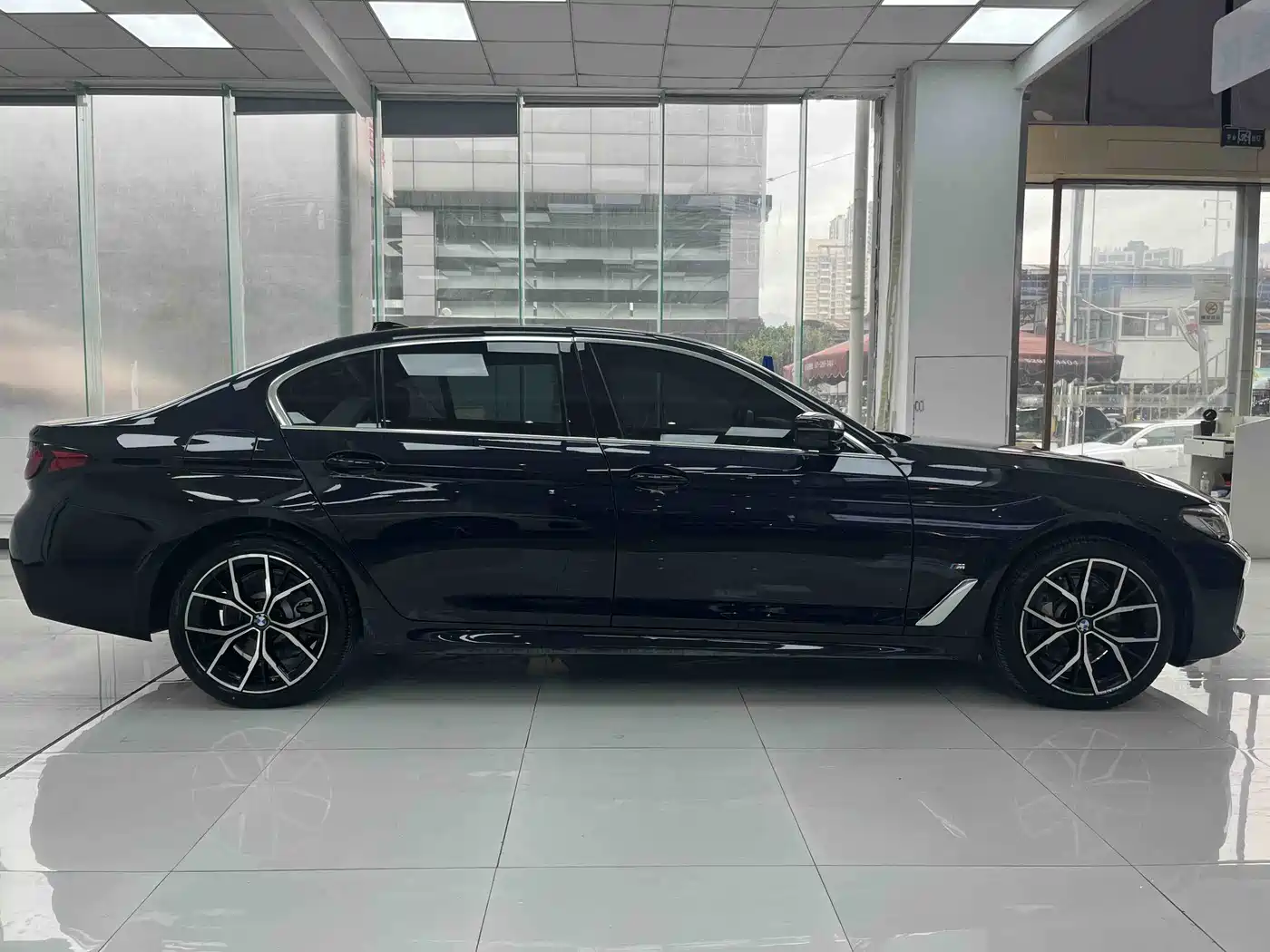 BMW 5 Series 2022 Model Third Facelift 530Li Premium M Sport Package фото 10