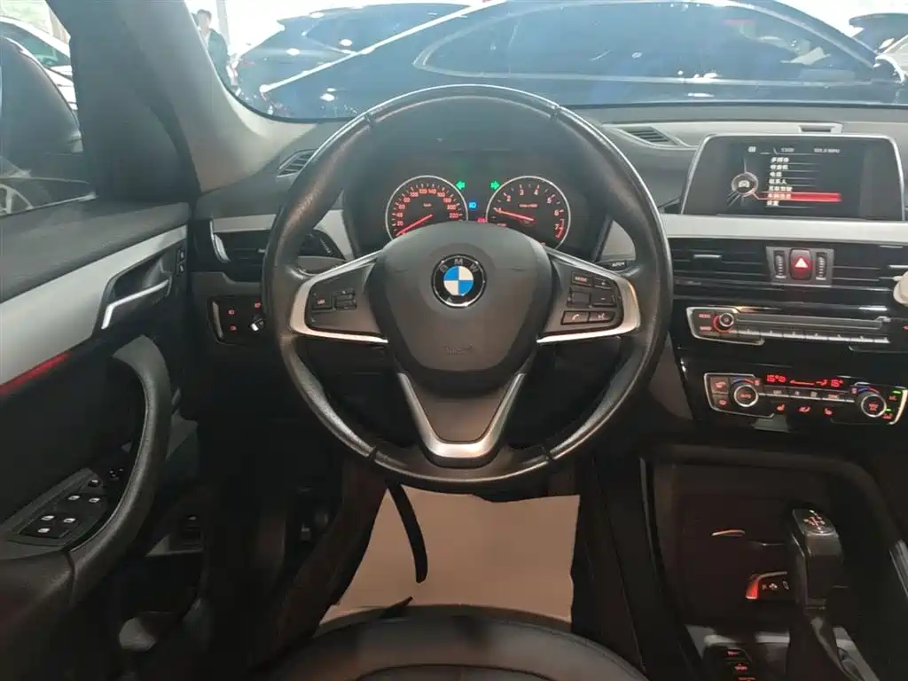 BMW X1 2016 sDrive18Li Premium Model фото 11