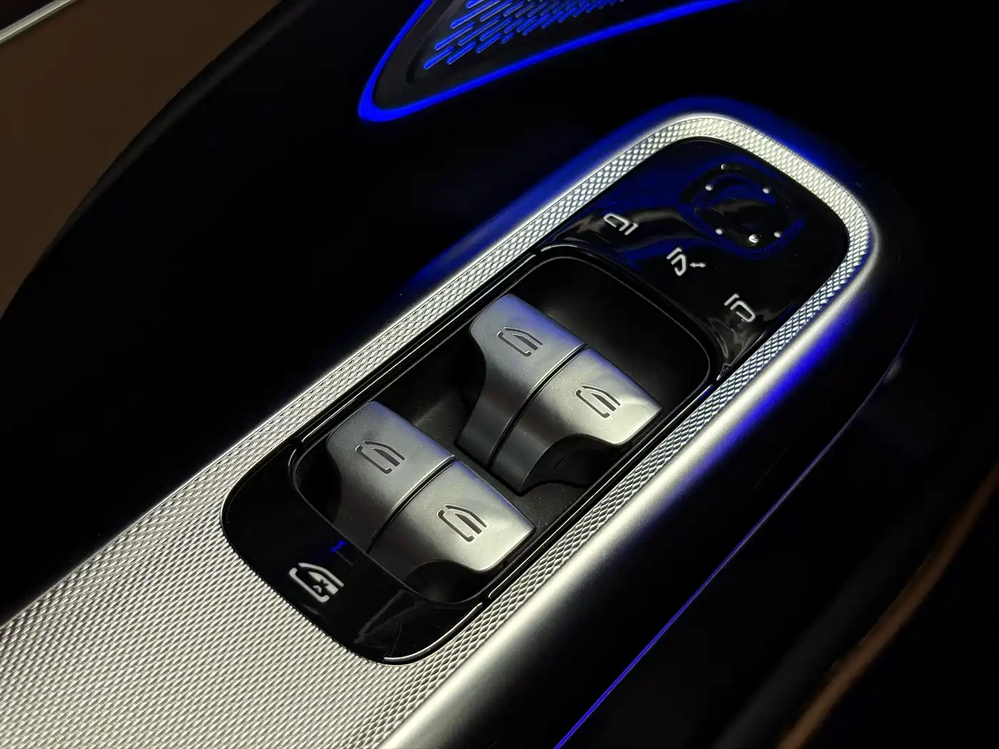 Mercedes-Benz E-Class 2024 E 300 L Fashion фото 15