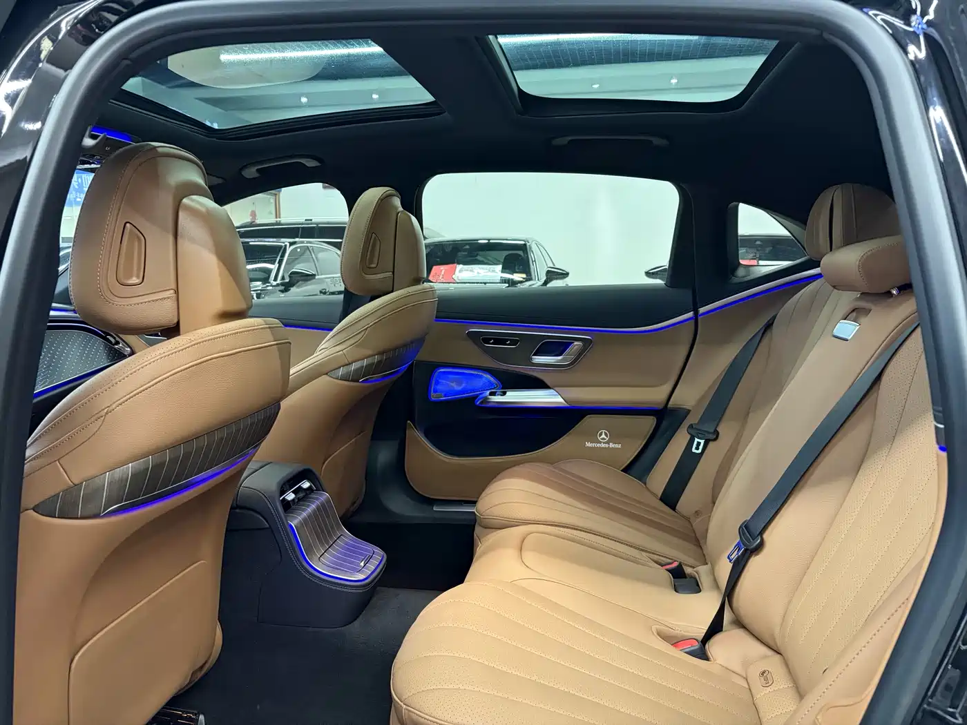 Mercedes-Benz E-Class 2024 E 300 L Fashion фото 6