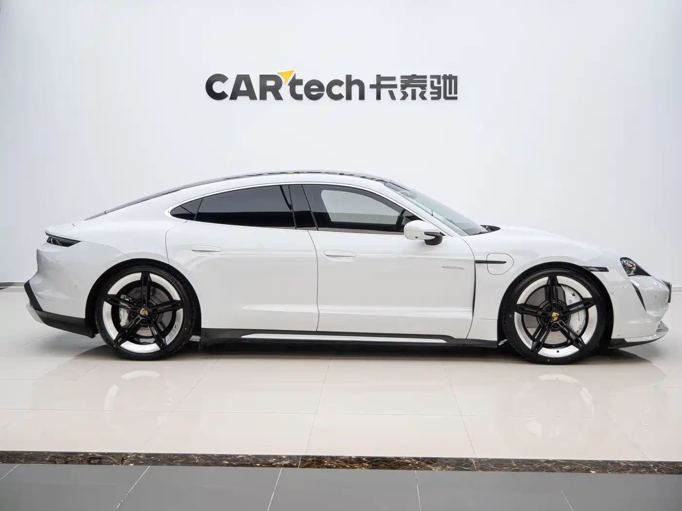 Porsche Taycan 2019 Taycan Turbo фото 4