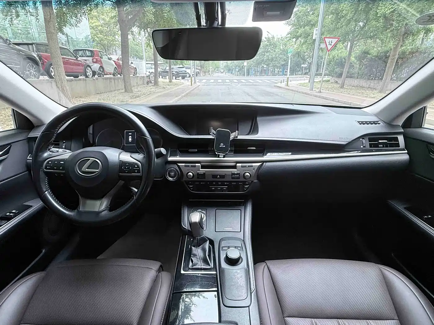 Lexus ES 2017 200 30th Anniversary Edition фото 9