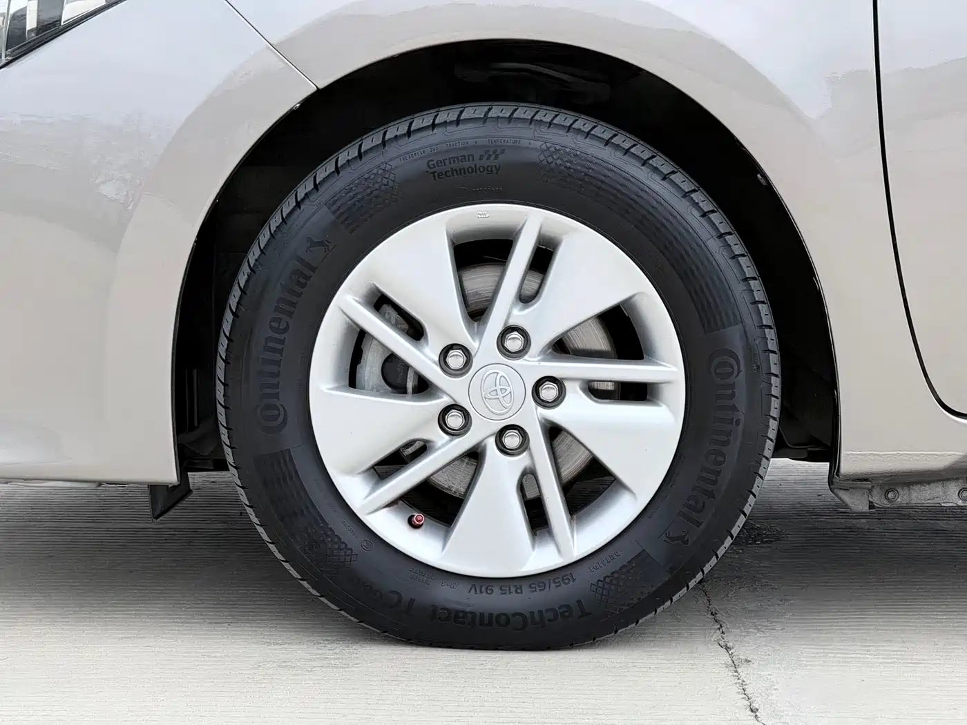 Toyota Corolla 2014 1.6L CVT GL фото 16