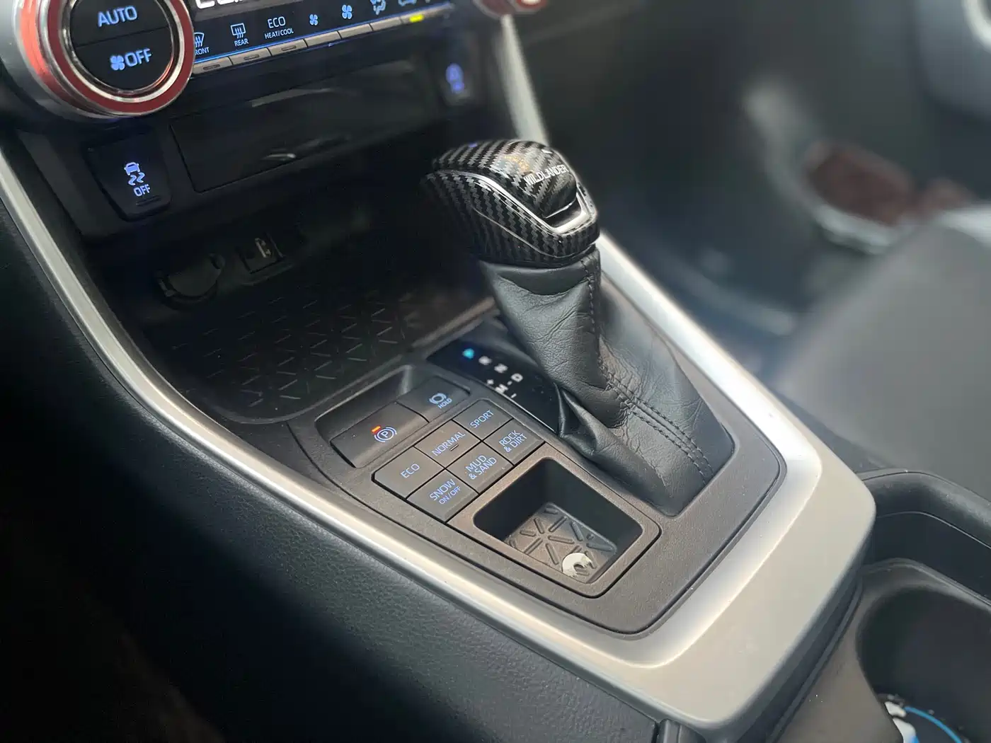 Toyota Wildlander 2021 2.0L CVT 4WD Luxury Edition фото 17