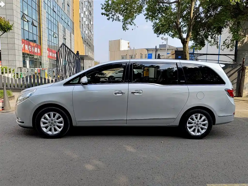 Buick GL8 2013 3.0L XT Luxury Business Flagship Edition фото 3