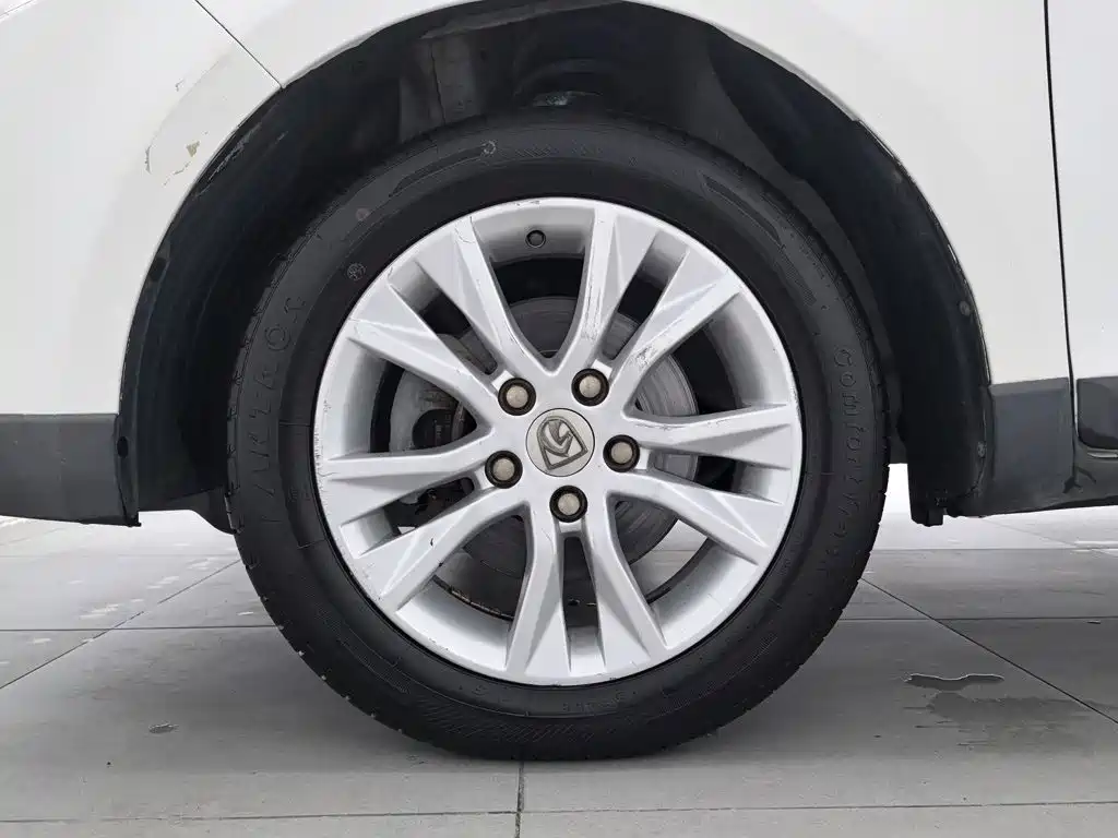 Baojun 730 2015 2014 1.5L Manual Luxury Navigation ESP Edition 7-Seater