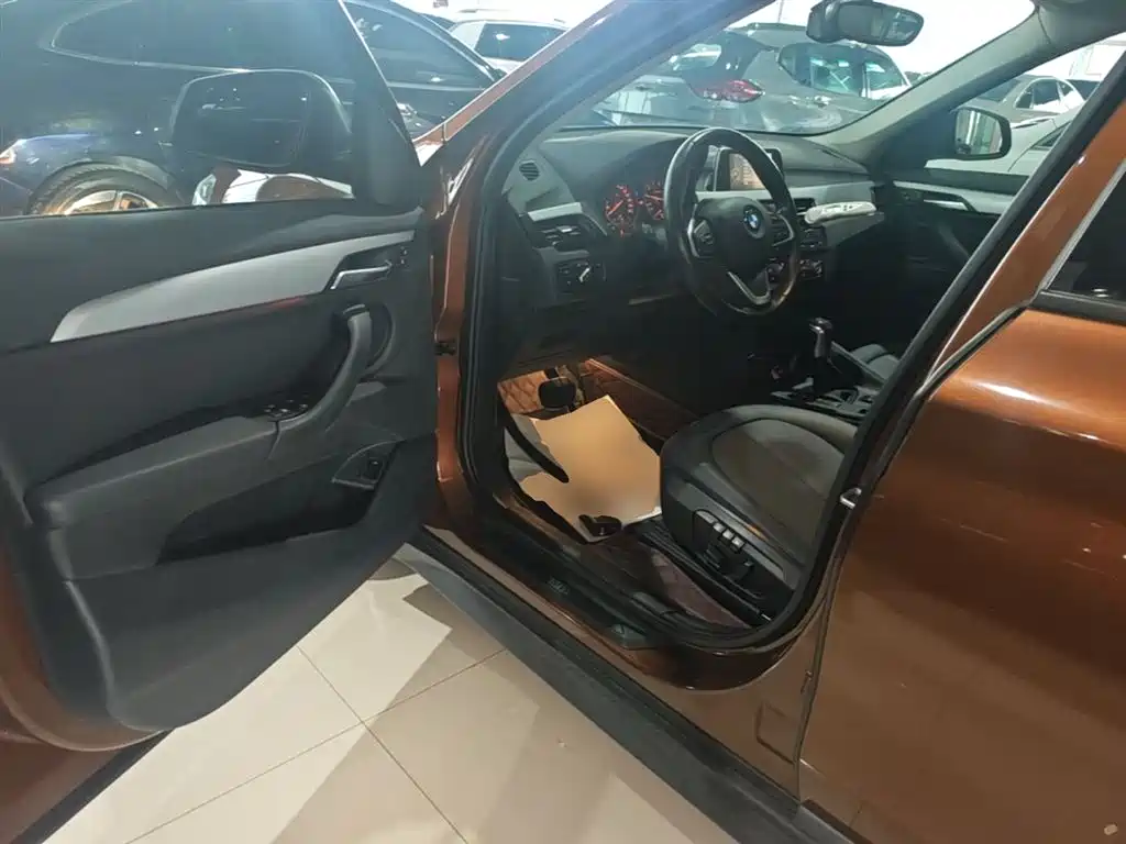 BMW X1 2016 sDrive18Li Premium Model фото 16