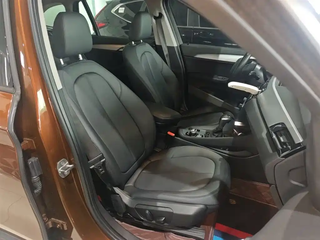 BMW X1 2016 sDrive18Li Premium Model фото 25
