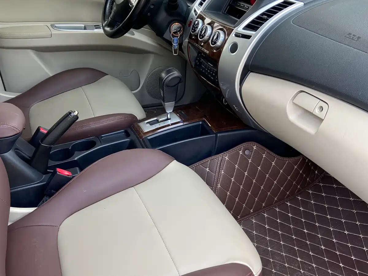 Mitsubishi Pajero Sport 2013 3.0L Automatic 2WD Luxury фото 8