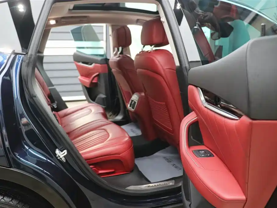 Photo 24 - Maserati Levante